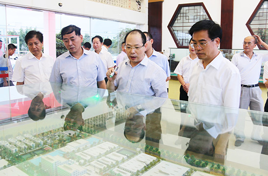 周联清，现任福建省人大常委会党组书记、副主任